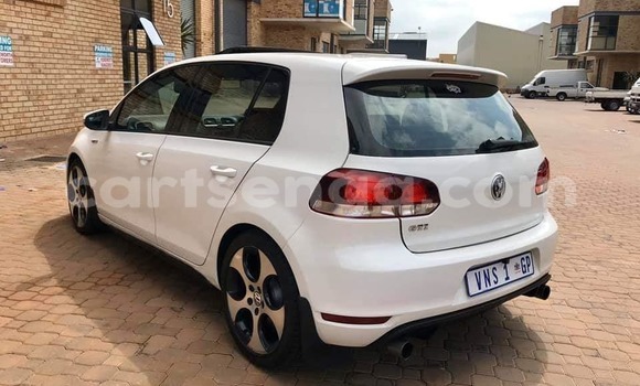 Nunua Ilio tumika Volkswagen Golf GTI White Gari ndani ya Ezulwini nchini Hhohho Nunua Ilio tumika Volkswagen Golf GTI White Gari ndani ya Ezulwini nchini Hhohho