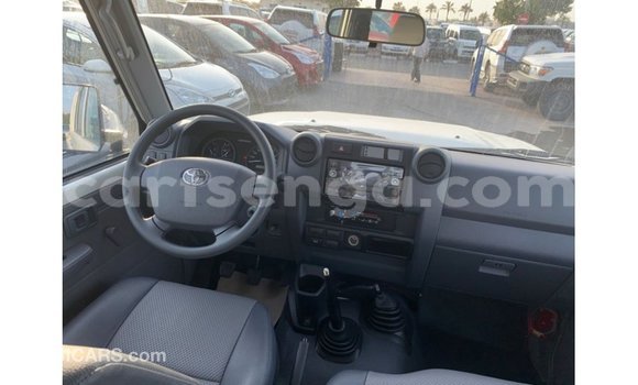 Buy Import Toyota Land Cruiser White Car in Import - Dubai in Hhohho Buy Import Toyota Land Cruiser White Car in Import - Dubai in Hhohho