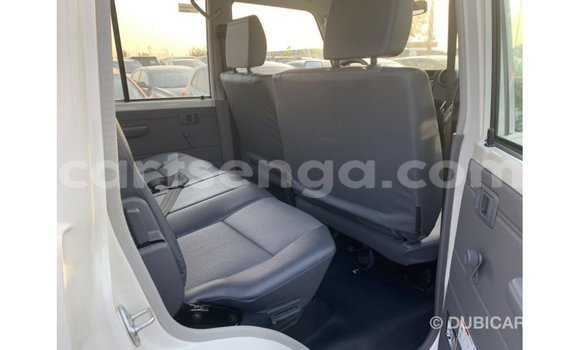 Buy Import Toyota Land Cruiser White Car in Import - Dubai in Hhohho Buy Import Toyota Land Cruiser White Car in Import - Dubai in Hhohho