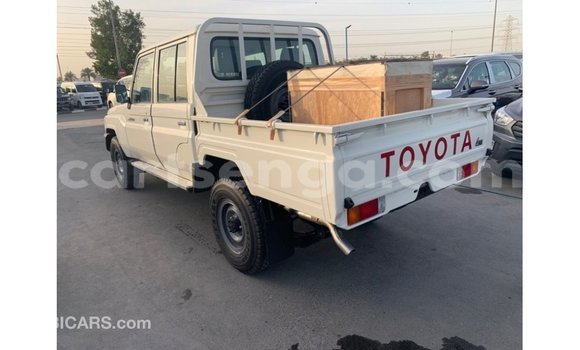 Buy Import Toyota Land Cruiser White Car in Import - Dubai in Hhohho Buy Import Toyota Land Cruiser White Car in Import - Dubai in Hhohho
