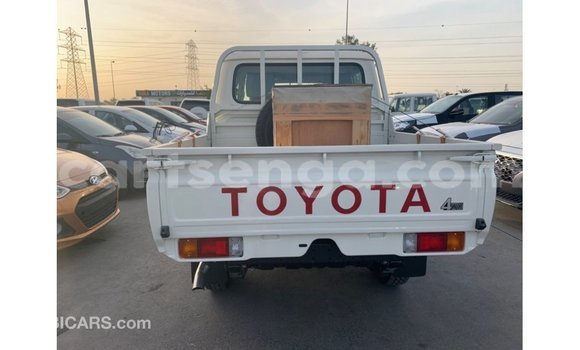 Buy Import Toyota Land Cruiser White Car in Import - Dubai in Hhohho Buy Import Toyota Land Cruiser White Car in Import - Dubai in Hhohho