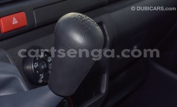 Acheter Import Voiture Toyota Hiace Blanc à Import - Dubai, Hhohho Acheter Import Voiture Toyota Hiace Blanc à Import - Dubai, Hhohho