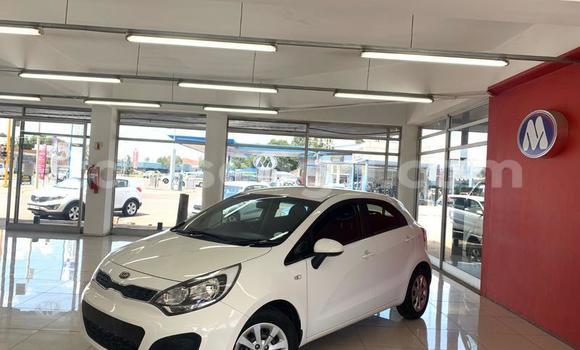 Nunua Ilio tumika Kia Rio White Gari ndani ya Ezulwini nchini Hhohho Nunua Ilio tumika Kia Rio White Gari ndani ya Ezulwini nchini Hhohho