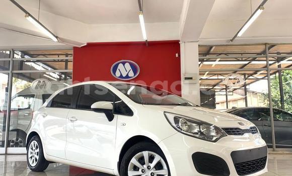 Nunua Ilio tumika Kia Rio White Gari ndani ya Ezulwini nchini Hhohho Nunua Ilio tumika Kia Rio White Gari ndani ya Ezulwini nchini Hhohho