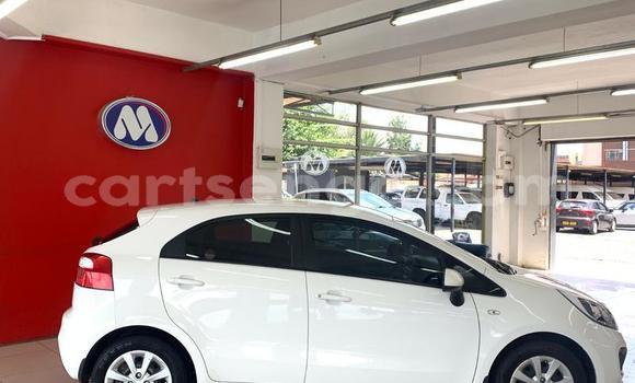 Nunua Ilio tumika Kia Rio White Gari ndani ya Ezulwini nchini Hhohho Nunua Ilio tumika Kia Rio White Gari ndani ya Ezulwini nchini Hhohho