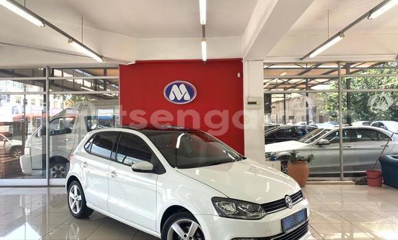 Nunua Ilio tumika Volkswagen Polo White Gari ndani ya Ezulwini nchini Hhohho Nunua Ilio tumika Volkswagen Polo White Gari ndani ya Ezulwini nchini Hhohho