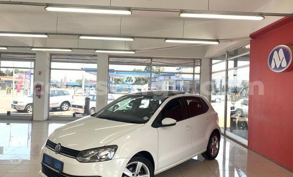 Nunua Ilio tumika Volkswagen Polo White Gari ndani ya Ezulwini nchini Hhohho Nunua Ilio tumika Volkswagen Polo White Gari ndani ya Ezulwini nchini Hhohho