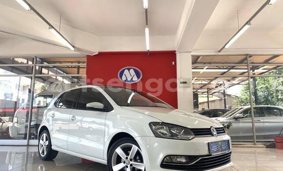 Nunua Ilio tumika Volkswagen Polo White Gari ndani ya Ezulwini nchini Hhohho Nunua Ilio tumika Volkswagen Polo White Gari ndani ya Ezulwini nchini Hhohho
