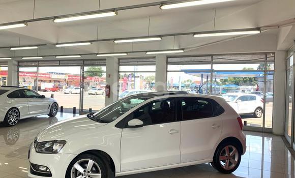 Nunua Ilio tumika Volkswagen Polo White Gari ndani ya Ezulwini nchini Hhohho Nunua Ilio tumika Volkswagen Polo White Gari ndani ya Ezulwini nchini Hhohho