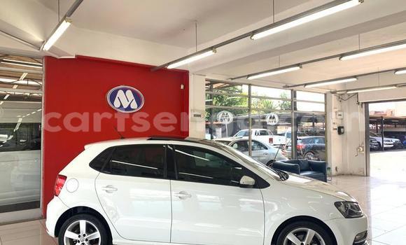 Nunua Ilio tumika Volkswagen Polo White Gari ndani ya Ezulwini nchini Hhohho Nunua Ilio tumika Volkswagen Polo White Gari ndani ya Ezulwini nchini Hhohho