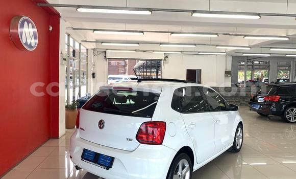 Nunua Ilio tumika Volkswagen Polo White Gari ndani ya Ezulwini nchini Hhohho Nunua Ilio tumika Volkswagen Polo White Gari ndani ya Ezulwini nchini Hhohho