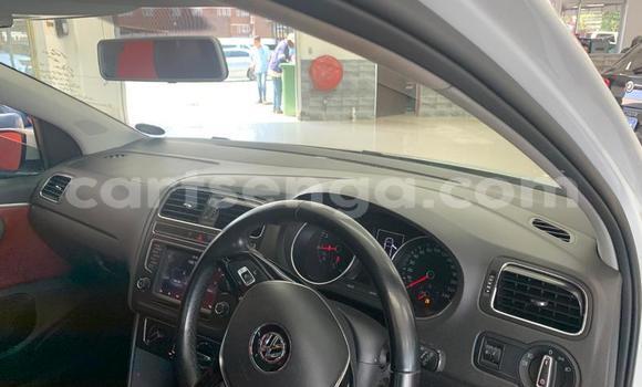 Nunua Ilio tumika Volkswagen Polo White Gari ndani ya Ezulwini nchini Hhohho Nunua Ilio tumika Volkswagen Polo White Gari ndani ya Ezulwini nchini Hhohho