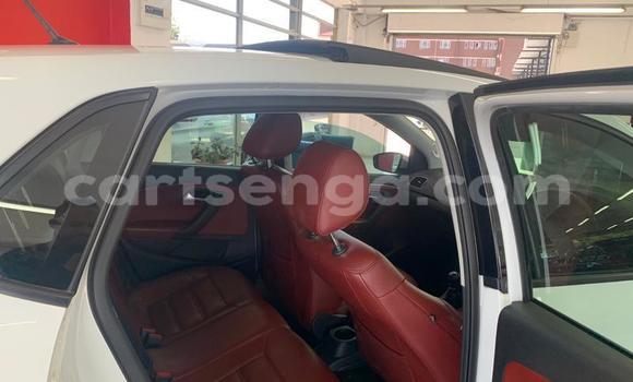 Nunua Ilio tumika Volkswagen Polo White Gari ndani ya Ezulwini nchini Hhohho Nunua Ilio tumika Volkswagen Polo White Gari ndani ya Ezulwini nchini Hhohho