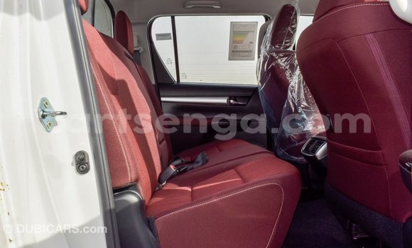 Buy Import Toyota Hilux White Car in Import - Dubai in Hhohho Buy Import Toyota Hilux White Car in Import - Dubai in Hhohho