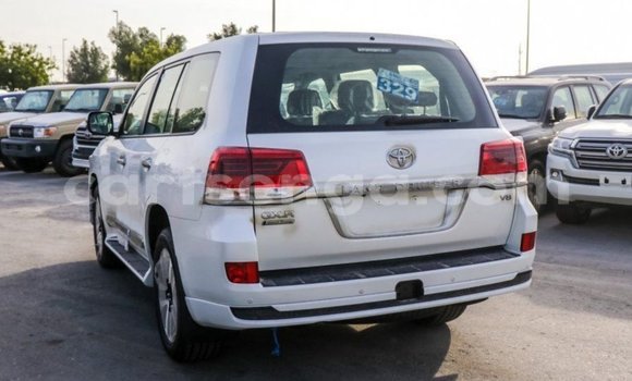 Buy Import Toyota Land Cruiser White Car in Import - Dubai in Hhohho Buy Import Toyota Land Cruiser White Car in Import - Dubai in Hhohho