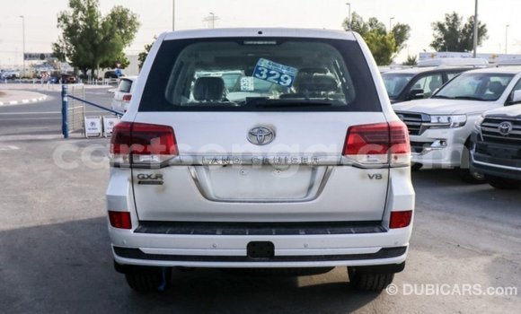 Buy Import Toyota Land Cruiser White Car in Import - Dubai in Hhohho Buy Import Toyota Land Cruiser White Car in Import - Dubai in Hhohho