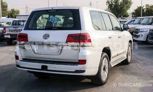 Buy Import Toyota Land Cruiser White Car in Import - Dubai in Hhohho Buy Import Toyota Land Cruiser White Car in Import - Dubai in Hhohho