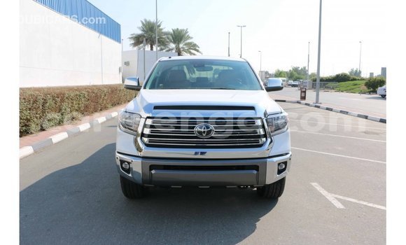 Acheter Import Voiture Toyota Tundra Blanc à Import - Dubai, Hhohho Acheter Import Voiture Toyota Tundra Blanc à Import - Dubai, Hhohho