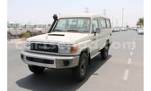 Acheter Import Voiture Toyota Land Cruiser Blanc à Import - Dubai, Hhohho Acheter Import Voiture Toyota Land Cruiser Blanc à Import - Dubai, Hhohho