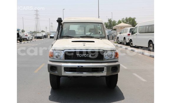 Acheter Import Voiture Toyota Land Cruiser Blanc à Import - Dubai, Hhohho Acheter Import Voiture Toyota Land Cruiser Blanc à Import - Dubai, Hhohho