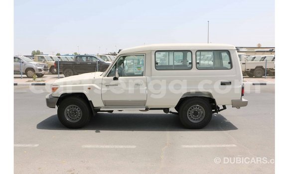 Acheter Import Voiture Toyota Land Cruiser Blanc à Import - Dubai, Hhohho Acheter Import Voiture Toyota Land Cruiser Blanc à Import - Dubai, Hhohho