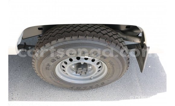 Acheter Import Voiture Toyota Land Cruiser Blanc à Import - Dubai, Hhohho Acheter Import Voiture Toyota Land Cruiser Blanc à Import - Dubai, Hhohho