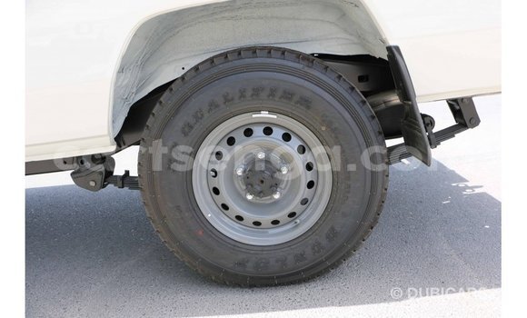 Acheter Import Voiture Toyota Land Cruiser Blanc à Import - Dubai, Hhohho Acheter Import Voiture Toyota Land Cruiser Blanc à Import - Dubai, Hhohho