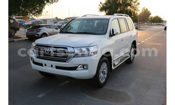 Acheter Import Voiture Toyota Land Cruiser Blanc à Import - Dubai, Hhohho Acheter Import Voiture Toyota Land Cruiser Blanc à Import - Dubai, Hhohho