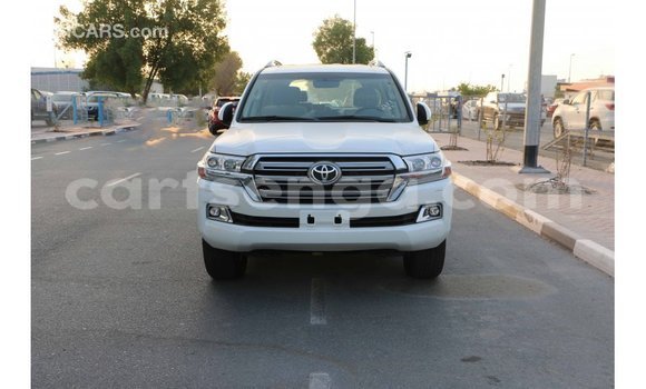 Acheter Import Voiture Toyota Land Cruiser Blanc à Import - Dubai, Hhohho Acheter Import Voiture Toyota Land Cruiser Blanc à Import - Dubai, Hhohho