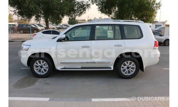 Acheter Import Voiture Toyota Land Cruiser Blanc à Import - Dubai, Hhohho Acheter Import Voiture Toyota Land Cruiser Blanc à Import - Dubai, Hhohho