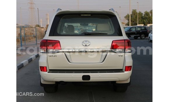 Acheter Import Voiture Toyota Land Cruiser Blanc à Import - Dubai, Hhohho Acheter Import Voiture Toyota Land Cruiser Blanc à Import - Dubai, Hhohho