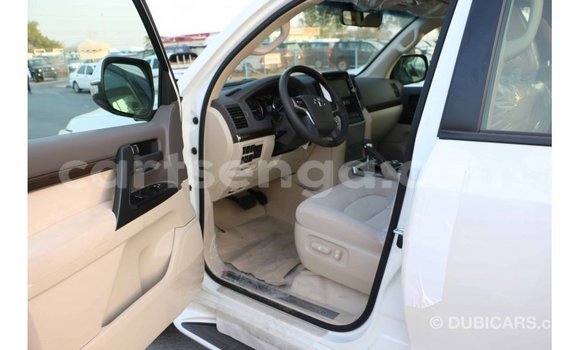 Acheter Import Voiture Toyota Land Cruiser Blanc à Import - Dubai, Hhohho Acheter Import Voiture Toyota Land Cruiser Blanc à Import - Dubai, Hhohho