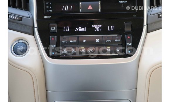 Acheter Import Voiture Toyota Land Cruiser Blanc à Import - Dubai, Hhohho Acheter Import Voiture Toyota Land Cruiser Blanc à Import - Dubai, Hhohho