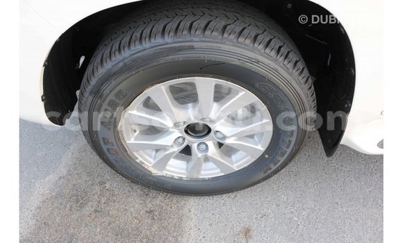 Acheter Import Voiture Toyota Land Cruiser Blanc à Import - Dubai, Hhohho Acheter Import Voiture Toyota Land Cruiser Blanc à Import - Dubai, Hhohho