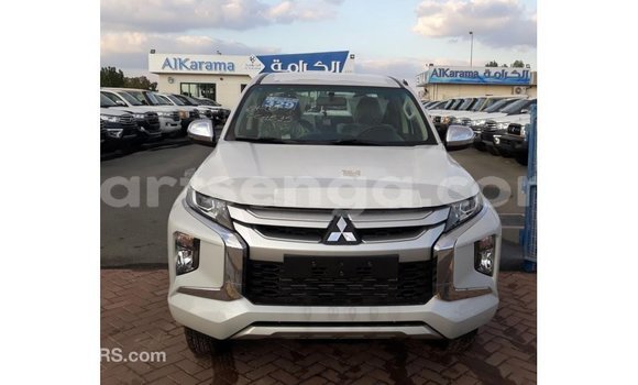 Buy Import Mitsubishi L200 White Car in Import - Dubai in Hhohho Buy Import Mitsubishi L200 White Car in Import - Dubai in Hhohho