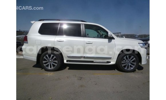 Acheter Import Voiture Toyota Land Cruiser Blanc à Import - Dubai, Hhohho Acheter Import Voiture Toyota Land Cruiser Blanc à Import - Dubai, Hhohho