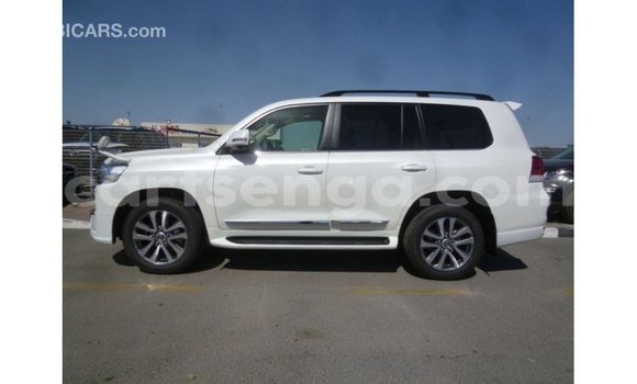 Acheter Import Voiture Toyota Land Cruiser Blanc à Import - Dubai, Hhohho Acheter Import Voiture Toyota Land Cruiser Blanc à Import - Dubai, Hhohho