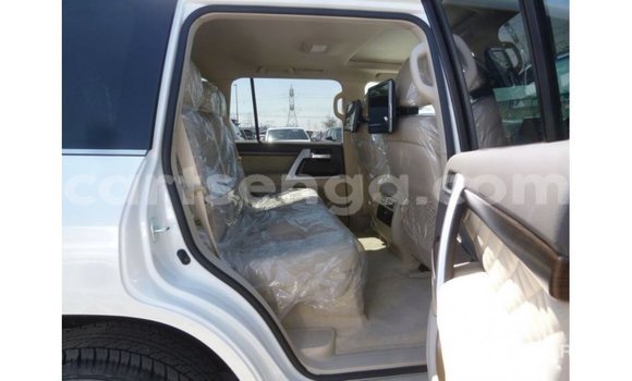 Acheter Import Voiture Toyota Land Cruiser Blanc à Import - Dubai, Hhohho Acheter Import Voiture Toyota Land Cruiser Blanc à Import - Dubai, Hhohho