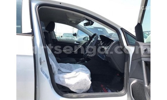 Acheter Import Voiture Volkswagen Golf Blanc à Import - Dubai, Hhohho Acheter Import Voiture Volkswagen Golf Blanc à Import - Dubai, Hhohho