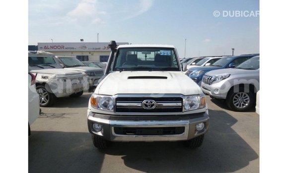 Acheter Import Voiture Toyota Land Cruiser Blanc à Import - Dubai, Hhohho Acheter Import Voiture Toyota Land Cruiser Blanc à Import - Dubai, Hhohho