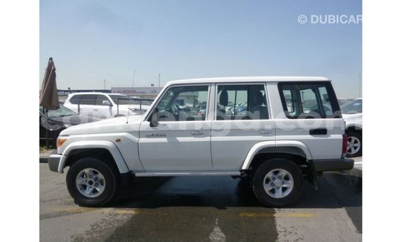 Acheter Import Voiture Toyota Land Cruiser Blanc à Import - Dubai, Hhohho Acheter Import Voiture Toyota Land Cruiser Blanc à Import - Dubai, Hhohho