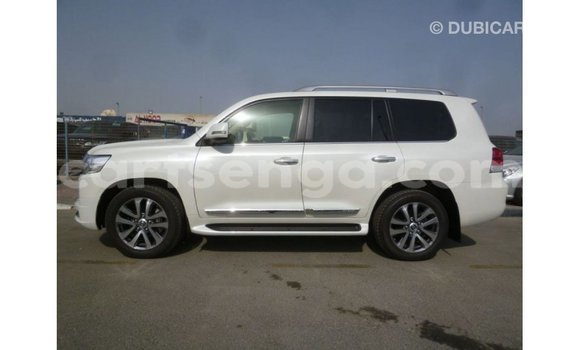 Nunua Imported Toyota Land Cruiser White Gari ndani ya Import - Dubai nchini Hhohho Nunua Imported Toyota Land Cruiser White Gari ndani ya Import - Dubai nchini Hhohho