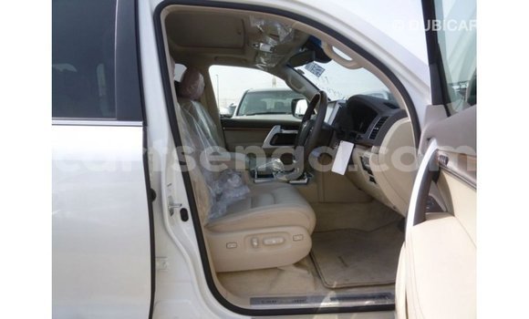Nunua Imported Toyota Land Cruiser White Gari ndani ya Import - Dubai nchini Hhohho Nunua Imported Toyota Land Cruiser White Gari ndani ya Import - Dubai nchini Hhohho