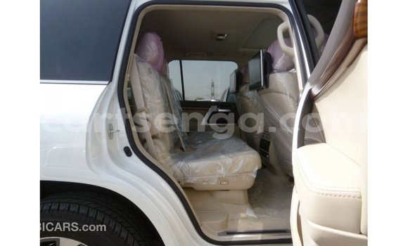 Nunua Imported Toyota Land Cruiser White Gari ndani ya Import - Dubai nchini Hhohho Nunua Imported Toyota Land Cruiser White Gari ndani ya Import - Dubai nchini Hhohho