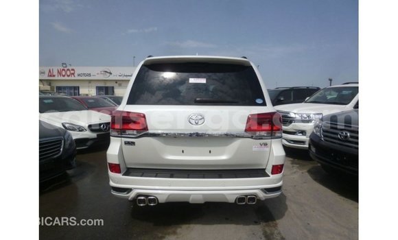 Nunua Imported Toyota Land Cruiser White Gari ndani ya Import - Dubai nchini Hhohho Nunua Imported Toyota Land Cruiser White Gari ndani ya Import - Dubai nchini Hhohho