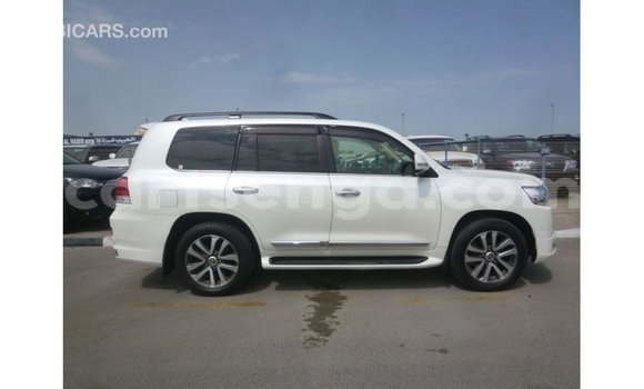 Nunua Imported Toyota Land Cruiser White Gari ndani ya Import - Dubai nchini Hhohho Nunua Imported Toyota Land Cruiser White Gari ndani ya Import - Dubai nchini Hhohho