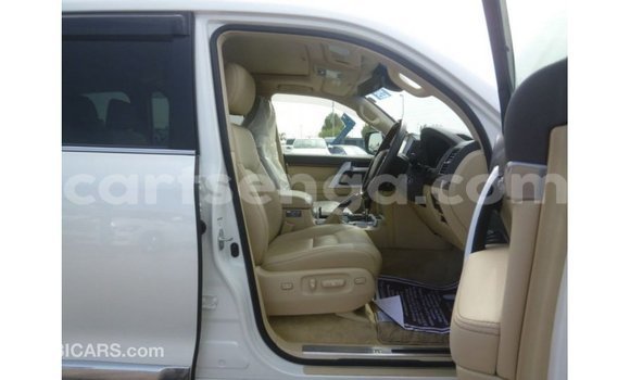 Nunua Imported Toyota Land Cruiser White Gari ndani ya Import - Dubai nchini Hhohho Nunua Imported Toyota Land Cruiser White Gari ndani ya Import - Dubai nchini Hhohho