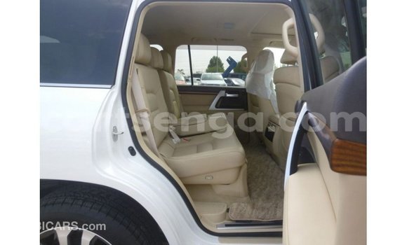 Nunua Imported Toyota Land Cruiser White Gari ndani ya Import - Dubai nchini Hhohho Nunua Imported Toyota Land Cruiser White Gari ndani ya Import - Dubai nchini Hhohho