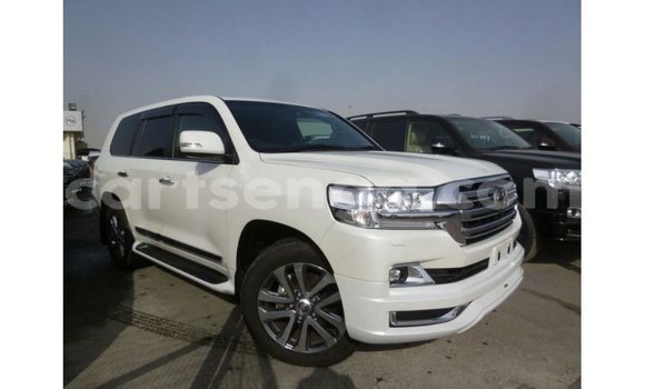 Nunua Imported Toyota Land Cruiser White Gari ndani ya Import - Dubai nchini Hhohho Nunua Imported Toyota Land Cruiser White Gari ndani ya Import - Dubai nchini Hhohho