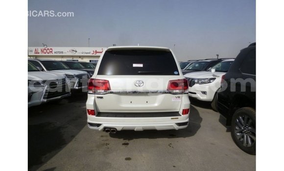 Nunua Imported Toyota Land Cruiser White Gari ndani ya Import - Dubai nchini Hhohho Nunua Imported Toyota Land Cruiser White Gari ndani ya Import - Dubai nchini Hhohho